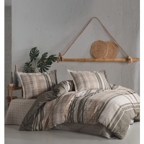 Lenjerie de pat Modena din bumbac 100% ranforce cu design în carouri și dungi în tonuri de bej și maro, ideală pentru un decor clasic și elegant.