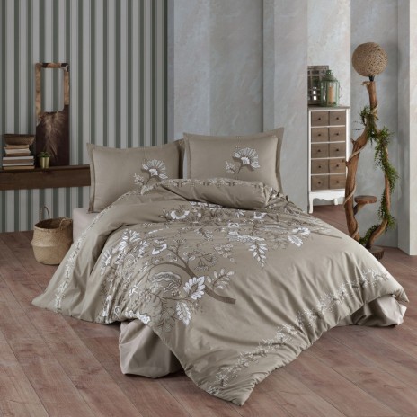 Lenjerie de pat din bumbac ranforce Pucioasa, design broderii florale verde și alb pe fundal verde deschis