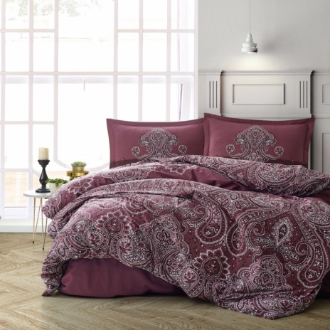 Lenjerie de pat din bumbac ranforce Pucioasa, design cu imprimeuri albe complexe pe fundal vișiniu