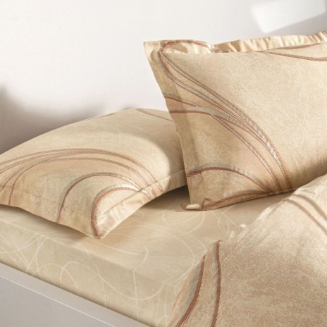 Set lenjerie de pat dublu Elisandra TAC din bumbac 100 % mako-satin, imprimeu linii ondulate caramel pe fond bej