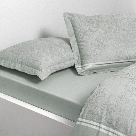 Set lenjerie de pat dublu Salvoria TAC din bumbac 100 % mako-satin, motiv damasc verde salvie cu bordură satinat-argintie
