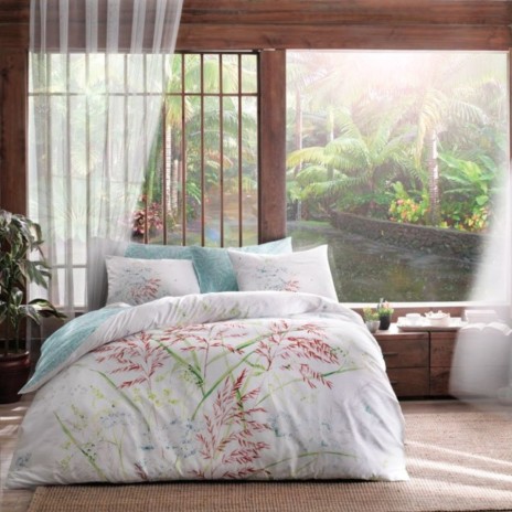 Set lenjerie de pat dublu Benicia Yeşil TAC din bumbac 100 % mako-satin, imprimeu botanical tropical verde-roșu pe fond alb, față reversibilă turcoaz