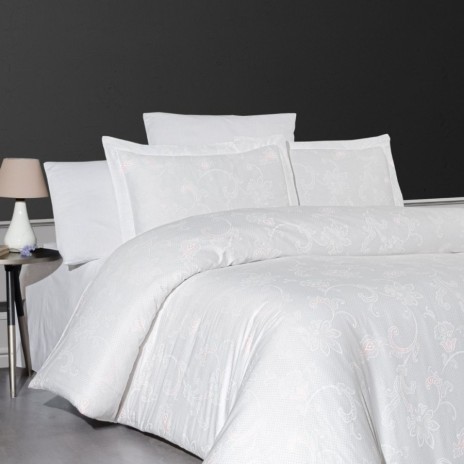 Lenjerie de pat First Choice Carmina Alb bumbac satinat 220 TC cu imprimeu floral alb si arabescuri roz pal