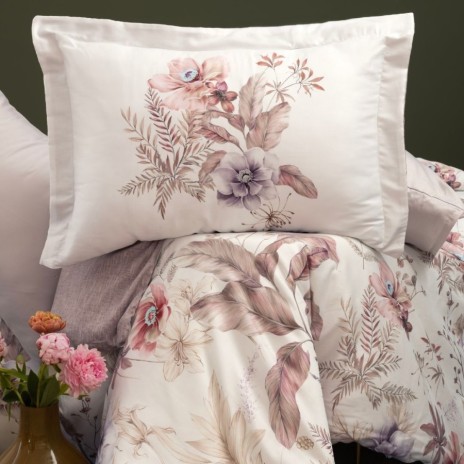 Lenjerie de pat First Choice Ervona bumbac satinat 220 TC flori roz lila si piersiciu pe fond crem