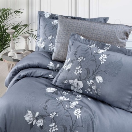 Lenjerie de pat First Choice Evan Indigo bumbac satinat 220 TC cu flori albe pe fond albastru gri