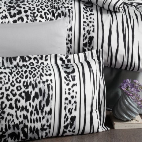 Lenjerie de pat bumbac 100% satin, model Leopard, design animal print negru și dungi alb-negru, set 6 piese, cearceaf și fețe de pernă uni gri deschis, ambalată în cutie cadou elegantă
