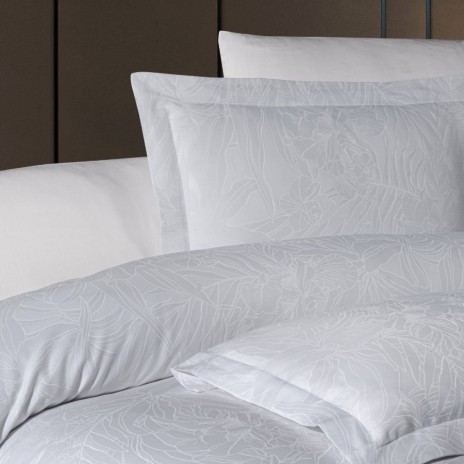 Lenjerie de pat First Choice Lucas Alba bumbac satinat 220 TC cu frunze tropicale alb pe alb