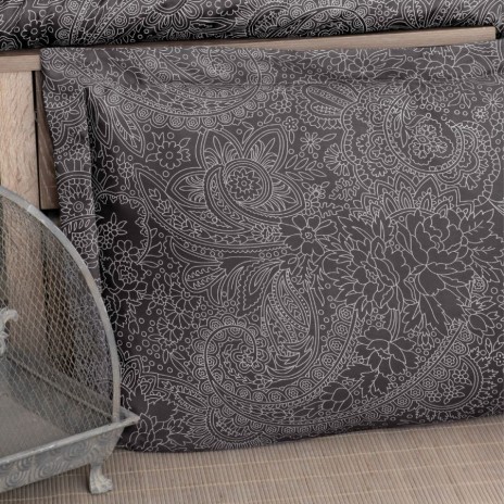 Lenjerie de pat First Choice Neva Polama bumbac satinat 220 TC model paisley gri antracit cu arabescuri argintii