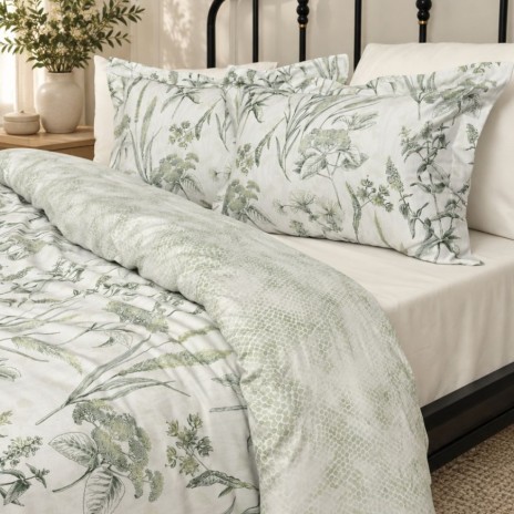 Lenjerie de pat First Choice Simera bumbac satinat 220 TC cu frunze si flori de camp verzi pe fond crem