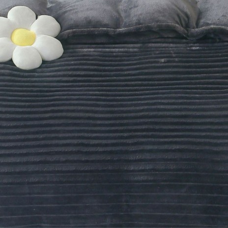 Lenjerie de pat cocolino Line gri antracit pentru pat dublu, material moale de inalta densitate, ideal pentru sezonul rece.