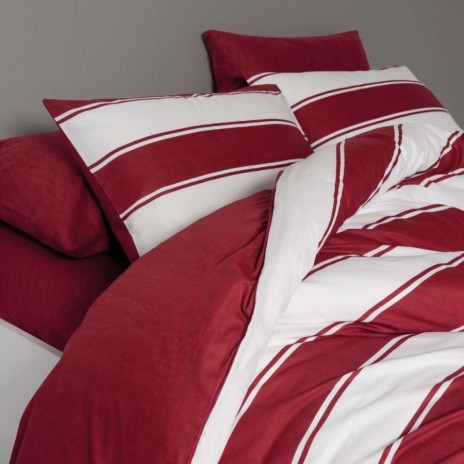 Lenjerie pat Craciun bumbac ranforce Jolly Red cu dungi rosii si albe Cozy Home
