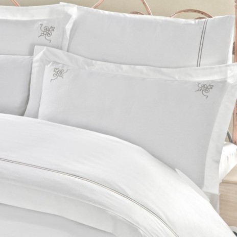 Lenjerie de pat alba cu broderie eleganta Cotton Box Guher