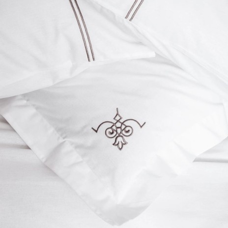 Lenjerie de pat de lux Cotton Box Guher alba din bumbac Akfil cu broderie eleganta