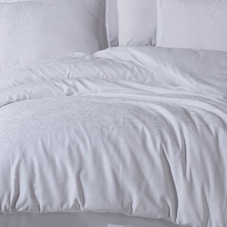 Lenjerie de pat de lux din jacquard satin, Clasy Home, model Arte, în nuanțe de alb cu design floral sofisticat.