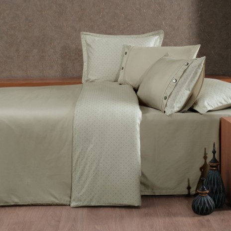 Lenjerie de pat Myron Wind din bumbac egiptean Silk Satin 400 TC, bej auriu, cu detalii cu nasturi metalizați.