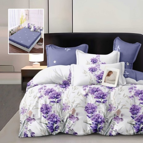 Lenjerie finet alba cu imprimeu flori lavanda si cearceaf mov inchis, pe pat modern