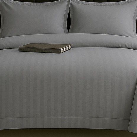 Lenjerie de pat gri inchis din damasc policoton 4 piese cu dungi fine