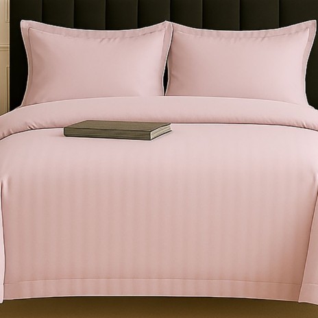 Lenjerie de pat roz pudra din damasc policoton 4 piese cu dungi fine