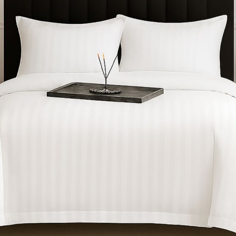 Lenjerie de pat alba din damasc policoton 4 piese cu dungi fine