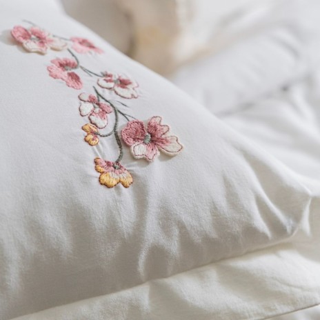 Lenjerie de pat dublu Amber crem din bumbac natural cu broderii florale, 6 piese, Saheser Home