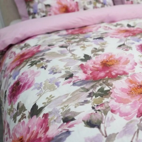 Lenjerie de pat dublu April din bumbac ranforce premium cu bujori roz și design reversibil