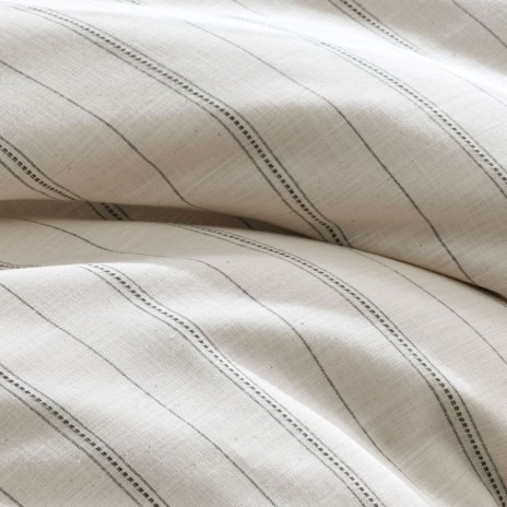 Lenjerie de pat dublu bumbac 100% Nazenin Home, Slub Ranforce Natur, cu dungi subțiri verzi pe fundal crem.