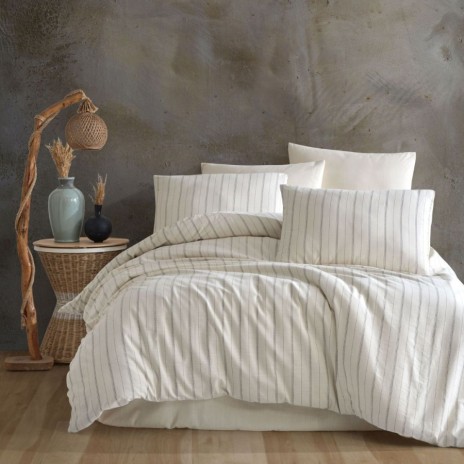 Lenjerie de pat dublu bumbac 100% Nazenin Home, Slub Ranforce Natur, cu dungi subțiri de culoare antracit pe fundal crem.