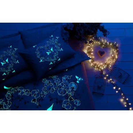 Lenjerie de pat dublu bumbac 100% ranforce fosforescentă TAC Orkide cu design floral roz.