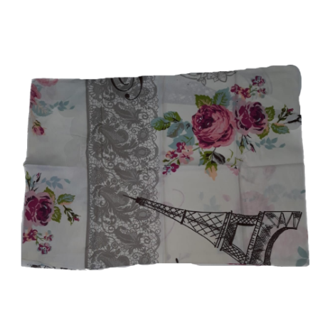 Lenjerie de pat Ranforce Paris cu design romantic și motive pariziene în nuanțe de roz pe fundal alb.