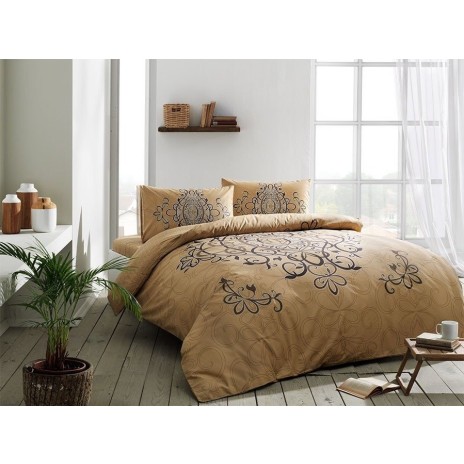 Lenjerie de pat dublu din bumbac 100% ranforce, model TAC Blanda Gold, cu motive ornamentale elegante în nuanțe de auriu și negru.