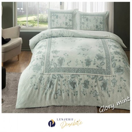 Lenjerie de pat dublu bumbac 100%, model elegant cu motive florale în nuanțe de verde mentă pe fundal alb.