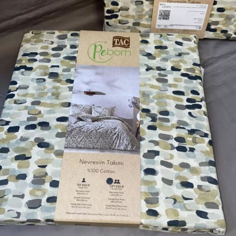 Lenjerie de pat dublu bumbac 100% reciclat TAC Reborn Disa cu design abstract de puncte în nuanțe gri și bej pe fundal alb