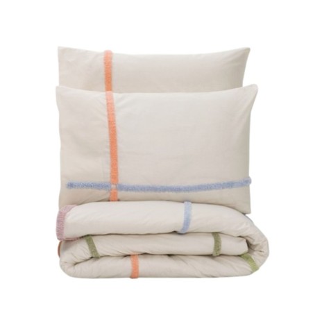 Lenjerie de pat Insula cu broderie colorată în pătrate, pe fundal crem și fețe de pernă roz, bumbac ranforce, marca CottonBox.