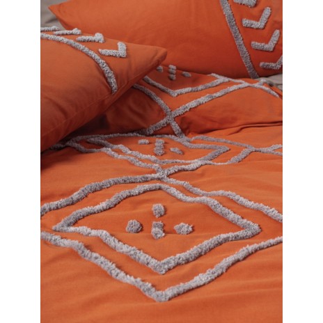 Lenjerie de pat Cotton Box Liya Tile Red, realizată din bumbac 100% ranforce, cu broderii în relief, set 6 piese, culori roșu cărămiziu și gri.