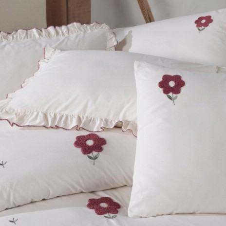 Lenjerie de pat brodată bordo Saheser Florita, model cu broderii florale și volane, set de 6 piese din bumbac ranforce