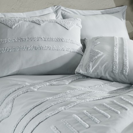 Lenjerie de pat Iris gri cu broderie, bumbac ranforce, model geometric și linii orizontale, marca Sahesern.
