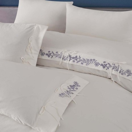 Lenjerie pat dublu cu broderie albastra Liberte Dove ecru bumbac 100% ranforce prespalat Bahar Tekstil