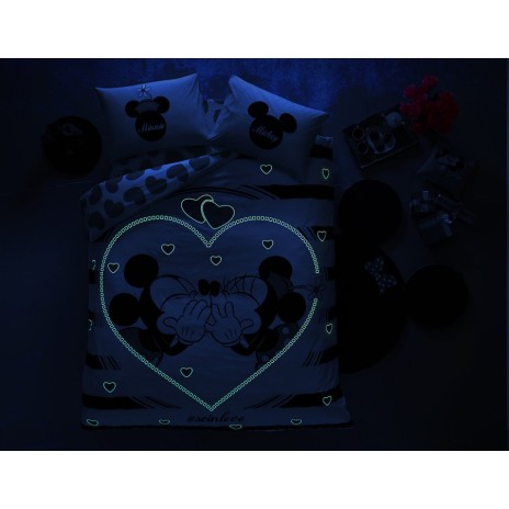 Lenjerie de pat dublu Disney Minnie și Mickey Amour, imprimeu alb-negru roșu cu elemente fosforescente, 4 piese, bumbac.