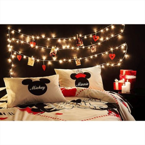 Lenjerie de pat dublu Disney Minnie și Mickey Amour, imprimeu alb-negru roșu cu elemente fosforescente, 4 piese, bumbac.