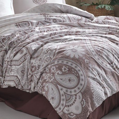 Lenjerie de pat dublu din bumbac 100% ranforce, cu imprimeu paisley alb pe fundal maro-cafea și crem, model oriental elegant și cald