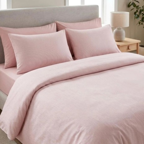 Lenjerie de pat dubla bumbac 100% satinat dungi roz pastel 4 piese fabricata in Romania