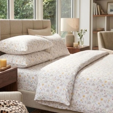 Lenjerie de pat dubla bumbac 100% satinat flori multicolore, bej, 4 piese, fabricata in Romania