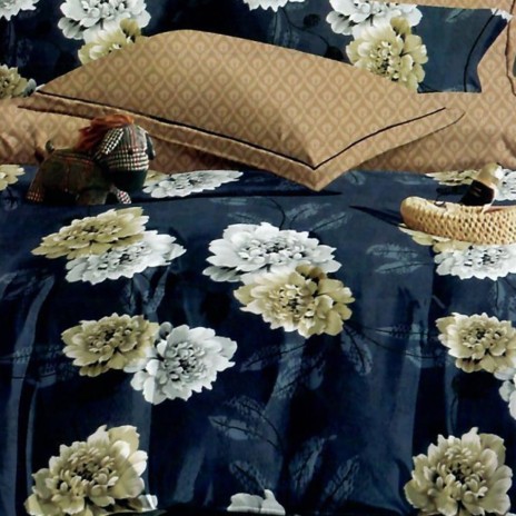 Set lenjerie de pat finet 6 piese cu flori crem si alb pe fundal bleumarin, cearceaf pilota 200x220 cm