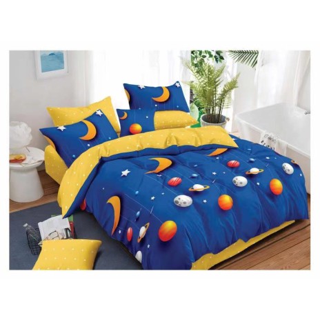 Lenjerie de pat dublu din finet cu 6 piese, cod FN141, design cosmic cu planete și stele pe fundal albastru și galben