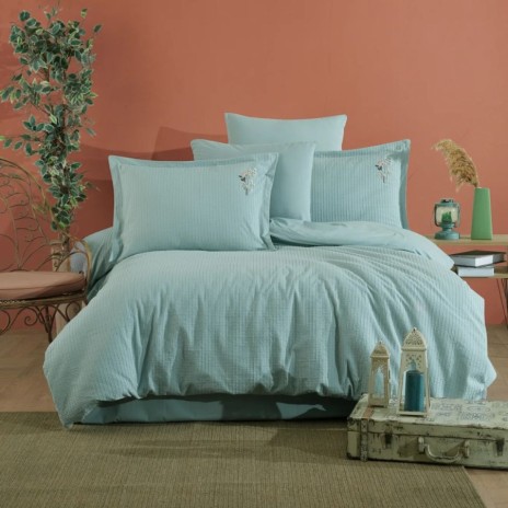 Lenjerie de pat dublu verde menta cu textura in relief si broderie florala
