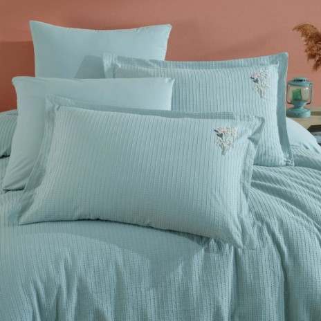 Lenjerie de pat dublu verde menta cu textura in relief si broderie florala