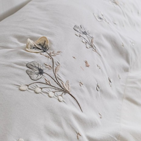 Lenjerie de pat dublu Roman crem deschis cu broderii florale, 6 piese, Saheser Home