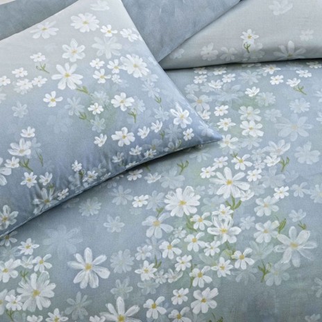 Lenjerie de pat dublu Santa Mavi TAC bumbac ranforce model floral cu flori albe pe fond bleu pastel