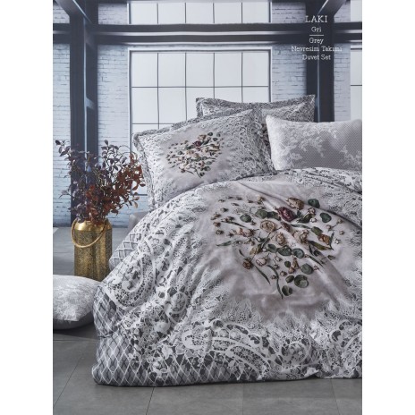 Lenjerie de pat din satin de lux model Laki gri-alb cu design floral și dantelă