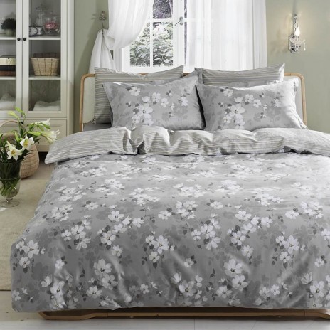 Lenjerie de pat bumbac satinat model Shadow cu model floral alb pe fundal gri, accente elegante și detalii delicate